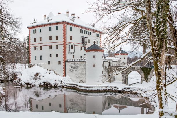 grad Snežnik zimska